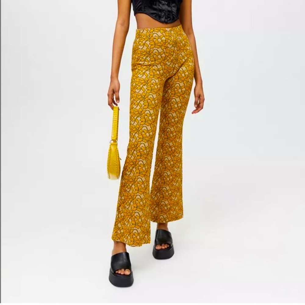 UO Bryn Yellow Floral Pull On Flare Pant XS Urban Outfitters